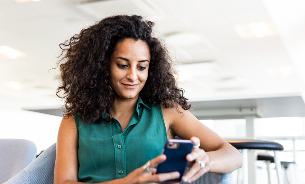 girl-with-phone